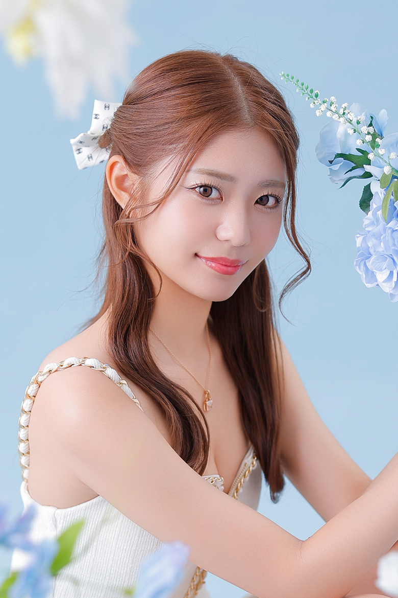 宮里 あいな（AINA MIYAZATO）ROYAL GARDEN